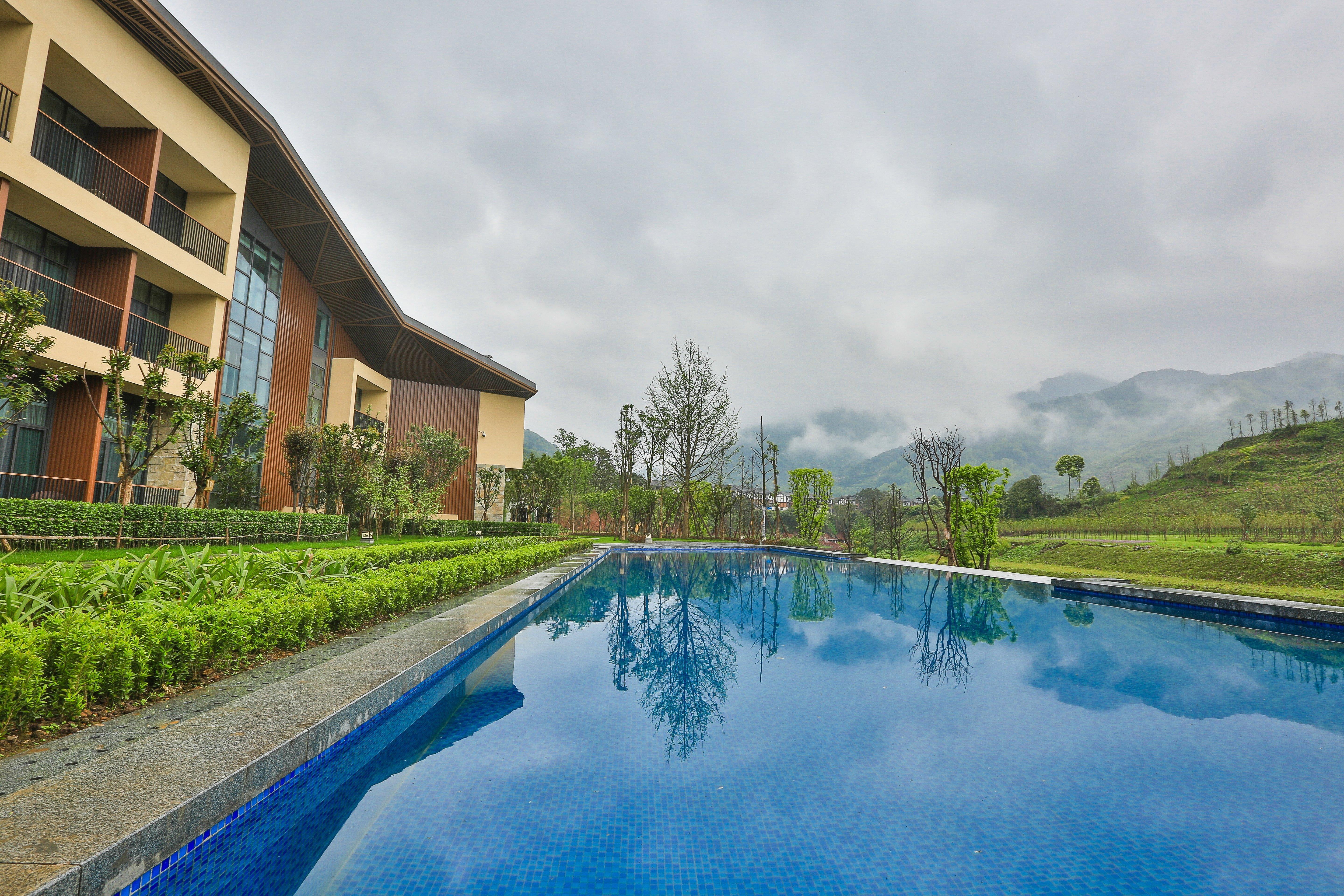 Holiday Inn Express Emei Mountain By Ihg Emeishan Exterior photo