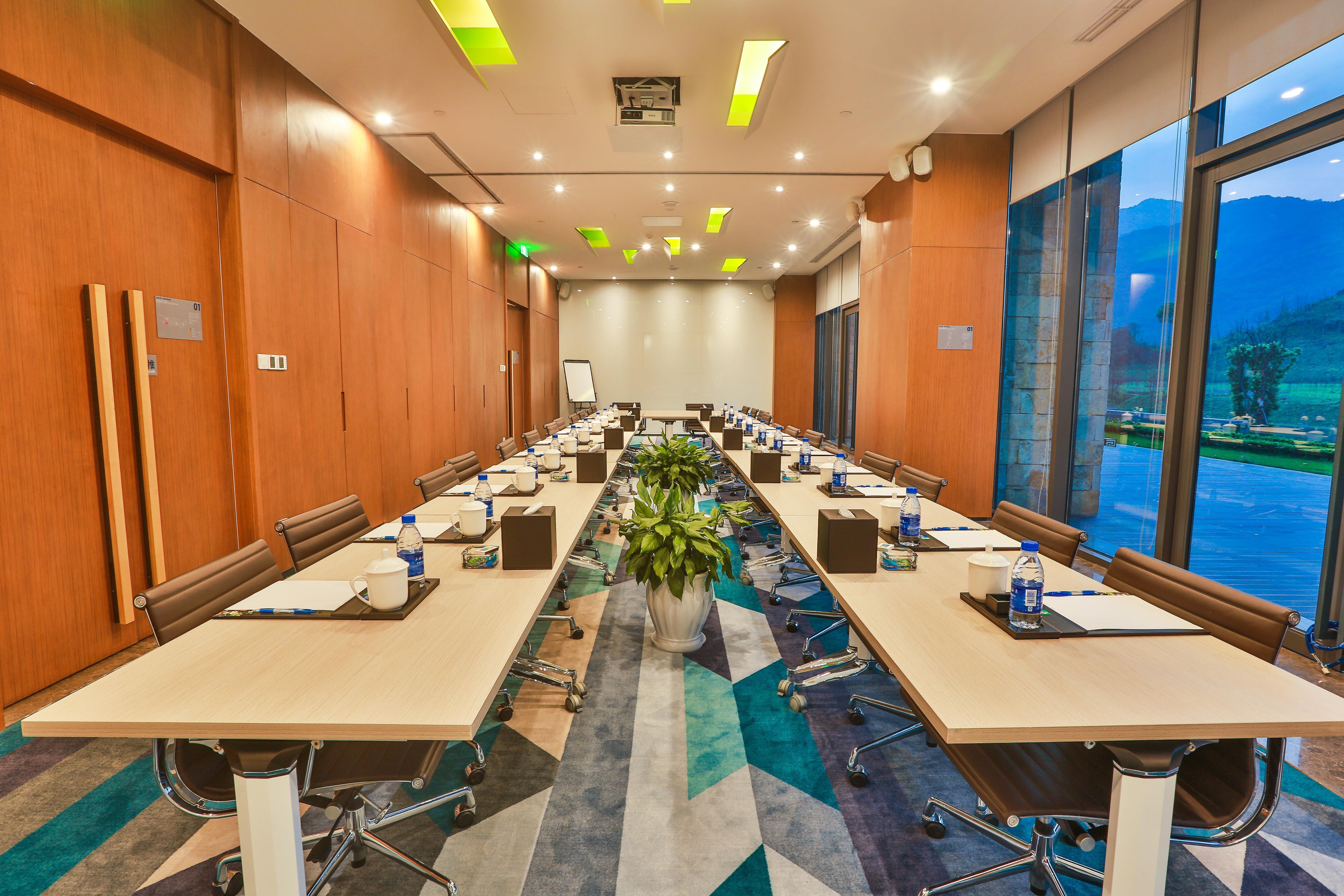 Holiday Inn Express Emei Mountain By Ihg Emeishan Exterior photo