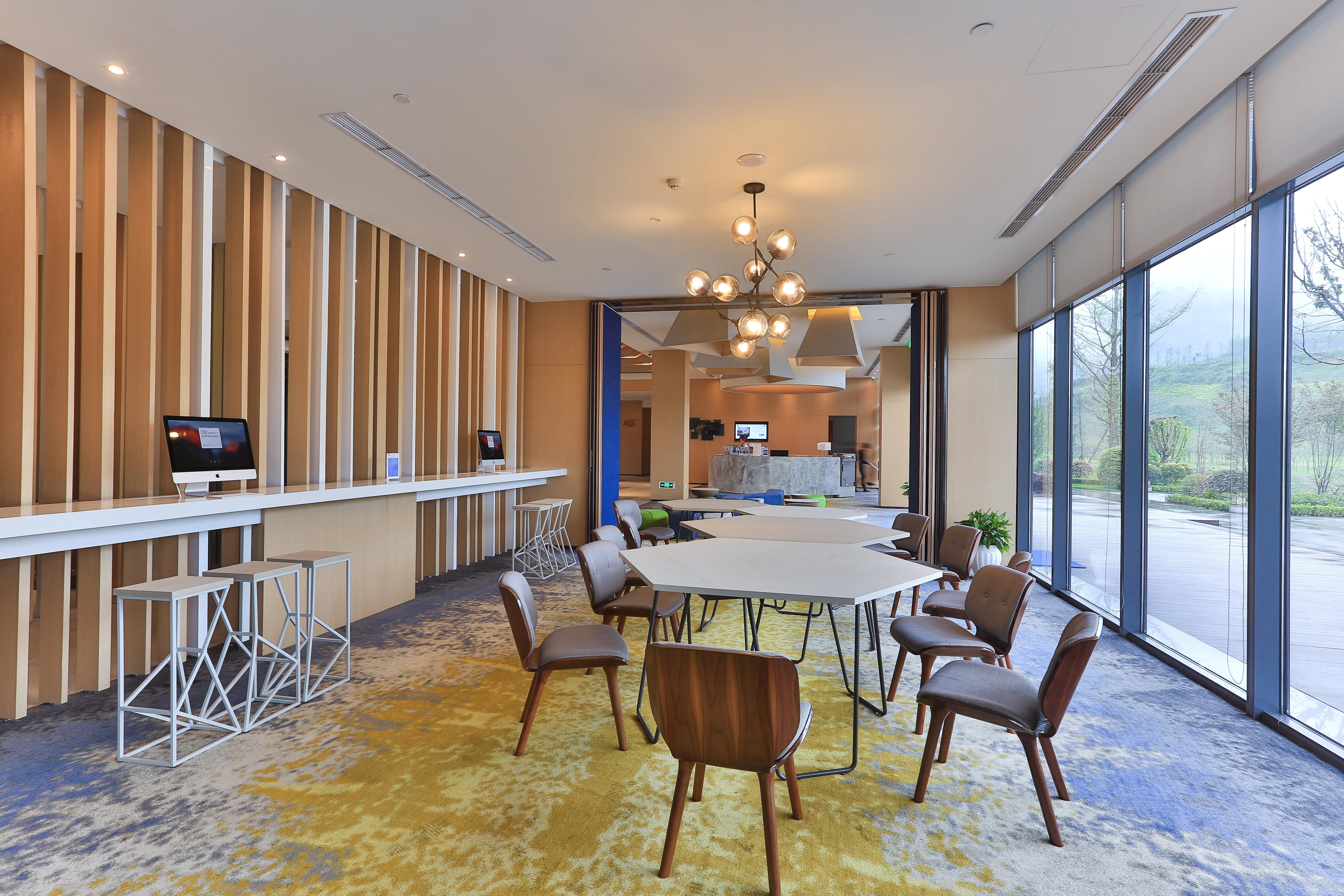Holiday Inn Express Emei Mountain By Ihg Emeishan Exterior photo