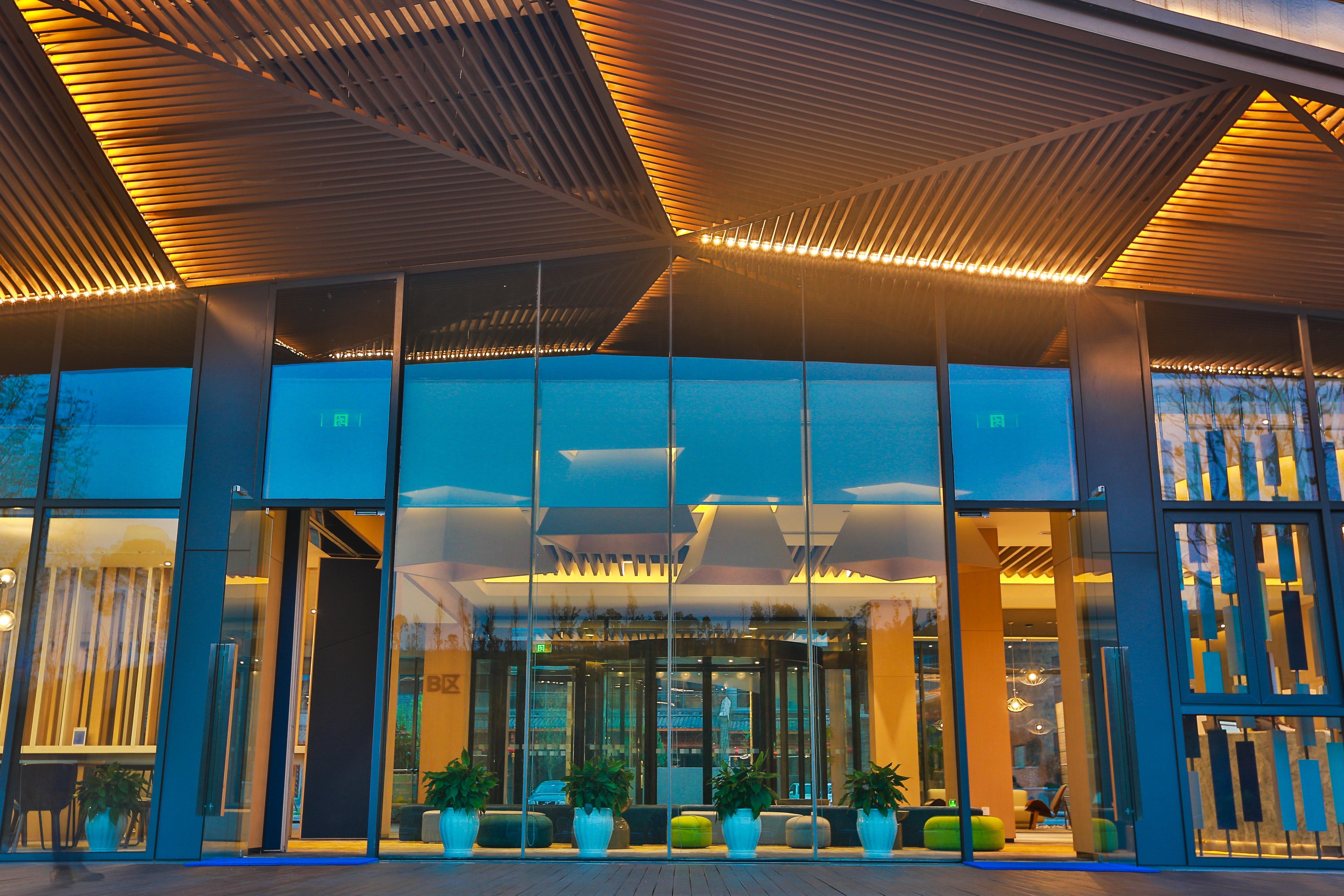 Holiday Inn Express Emei Mountain By Ihg Emeishan Exterior photo