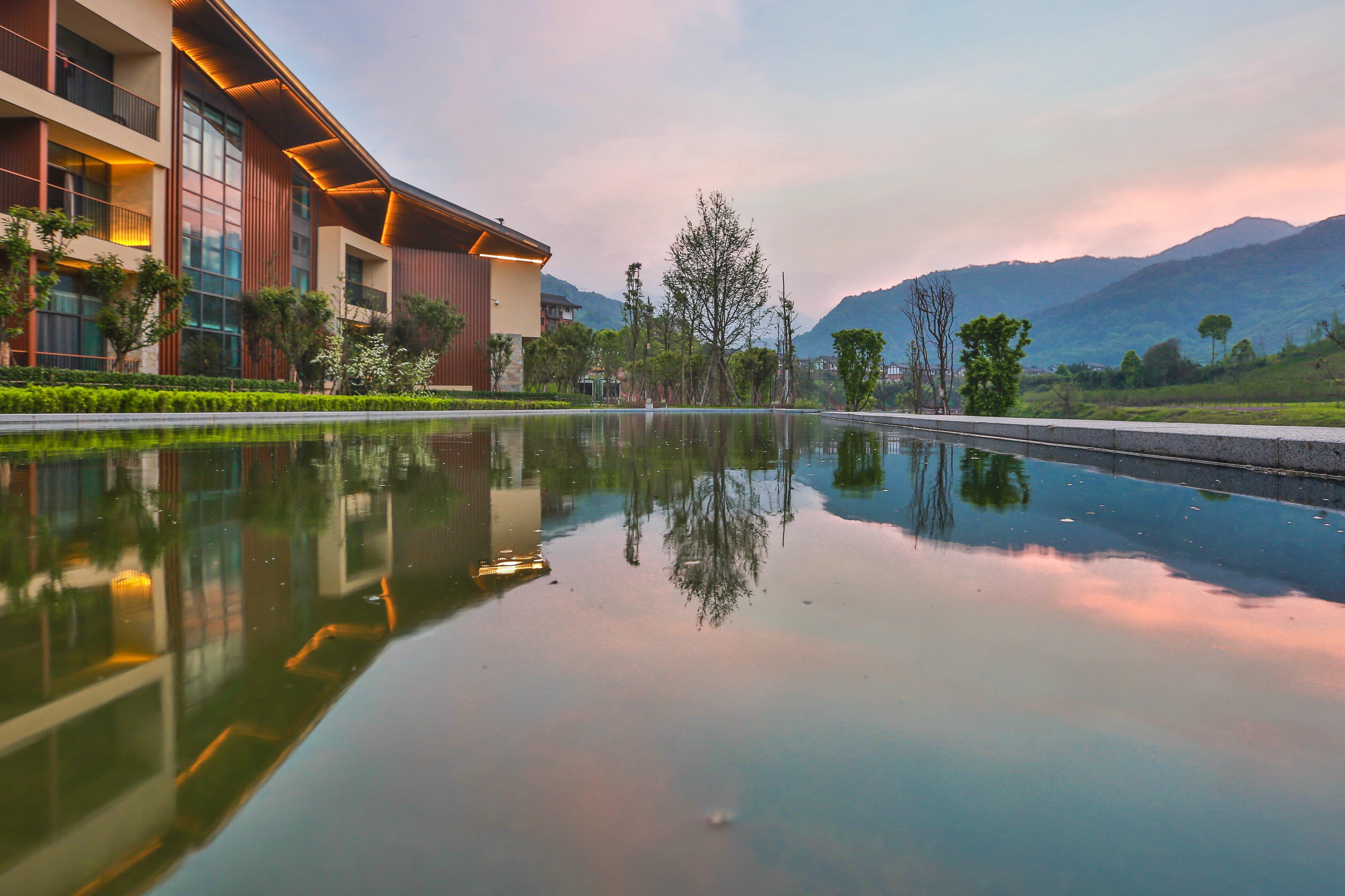 Holiday Inn Express Emei Mountain By Ihg Emeishan Exterior photo
