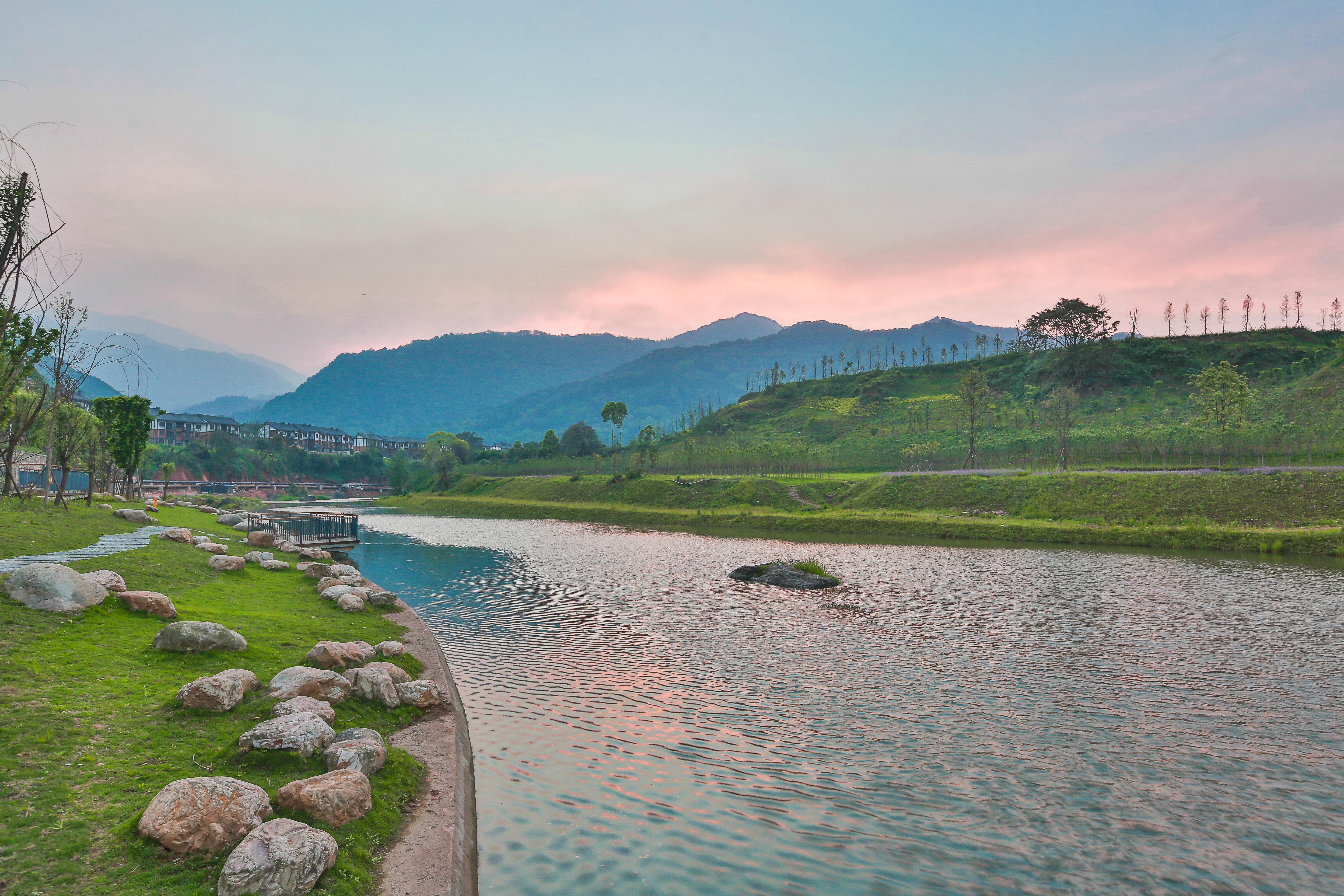 Holiday Inn Express Emei Mountain By Ihg Emeishan Exterior photo