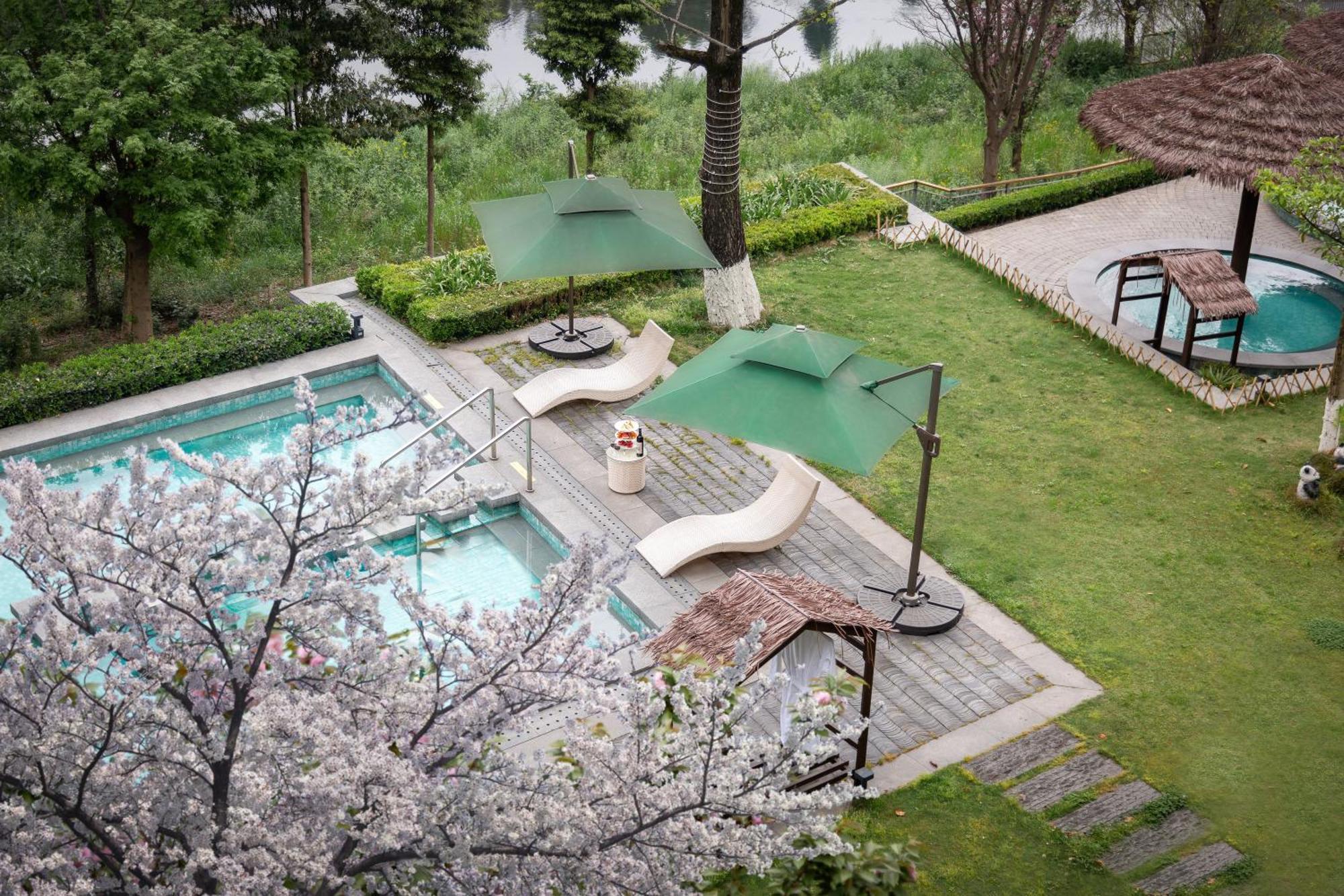 Holiday Inn Express Emei Mountain By Ihg Emeishan Exterior photo