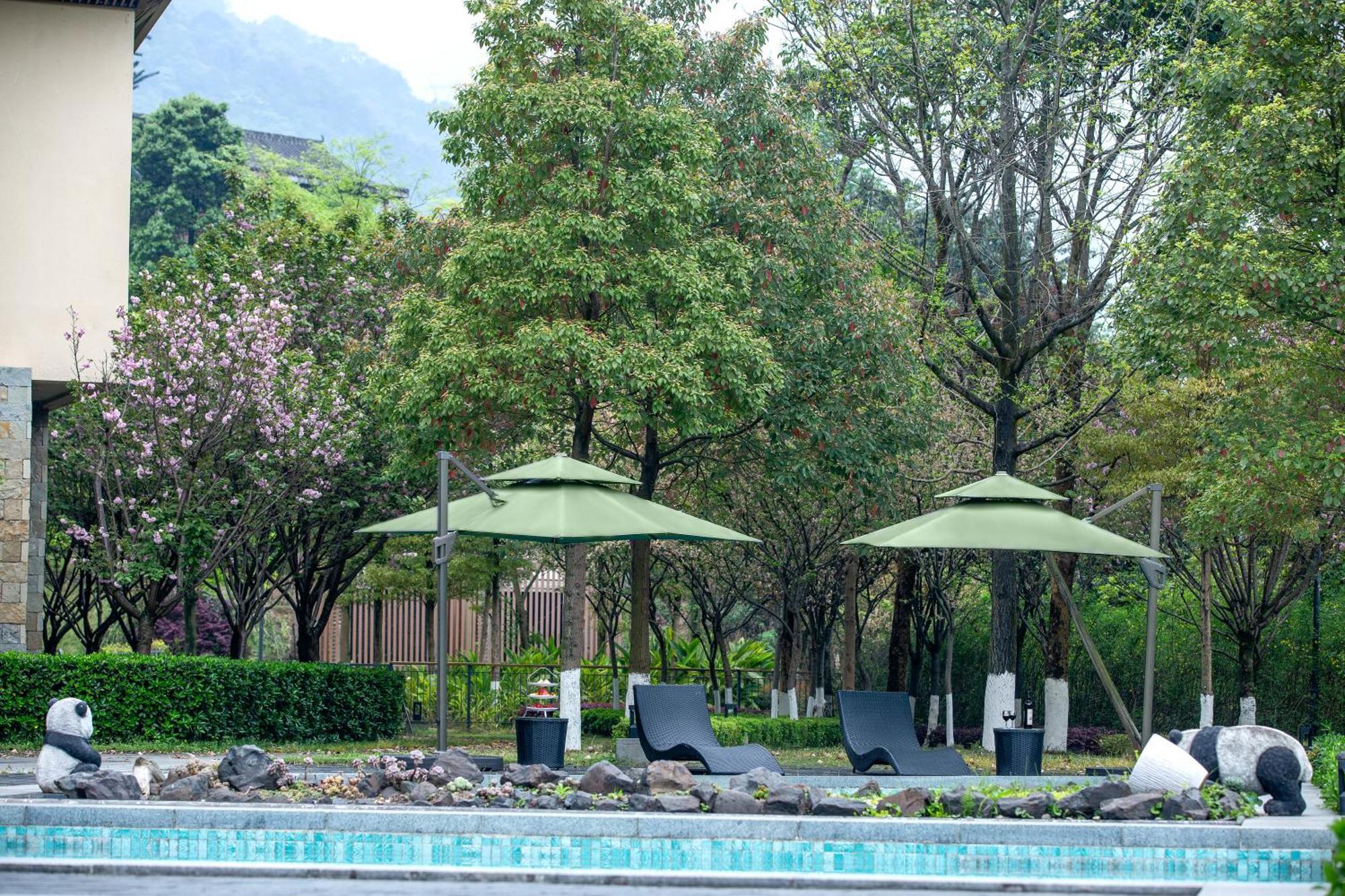 Holiday Inn Express Emei Mountain By Ihg Emeishan Exterior photo