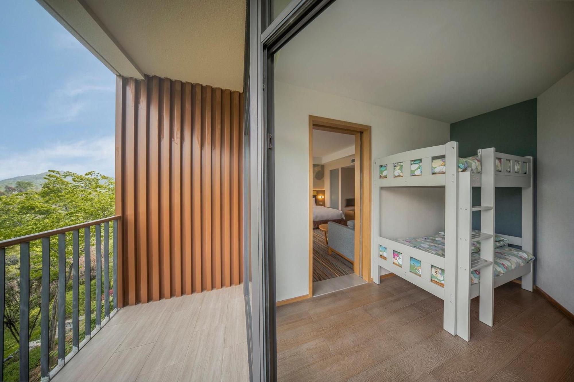 Holiday Inn Express Emei Mountain By Ihg Emeishan Exterior photo